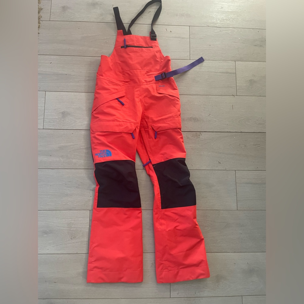 The North Face Gore-Tex Ski/Snowboarding bibs. Xs/0/2